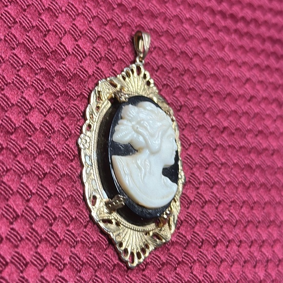Vintage Very Old Black & White Cameo Gold Details Pendant Gold??? - Picture 3 of 11